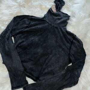 NEW- Sundown Black Acid Wash Long Sleeve Turtleneck Crop Top- XL w/scrunchie
